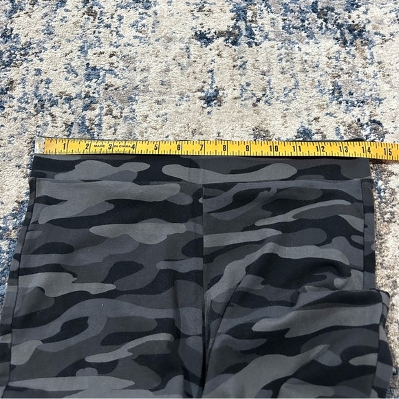 Torrid Gray & Black Camo Print Leggings Size 0X - Picture 6 of 8